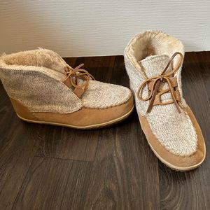 Minnetonka boot/moccasins